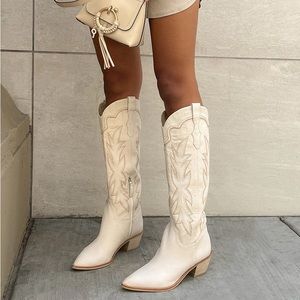 NWOB Dolce Vita Shiren Boots in Sand Nubuck